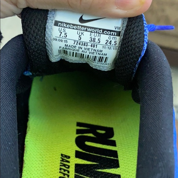 Nikes - Picture 4 of 4